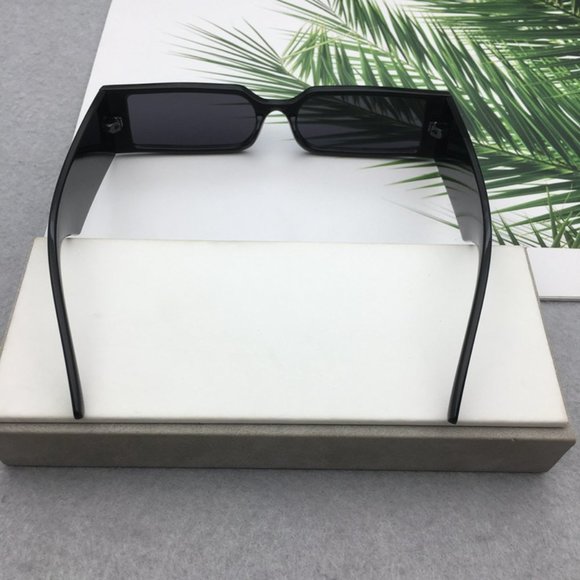 Fashion Sunglasses for Women and Men - Picture 4 of 5